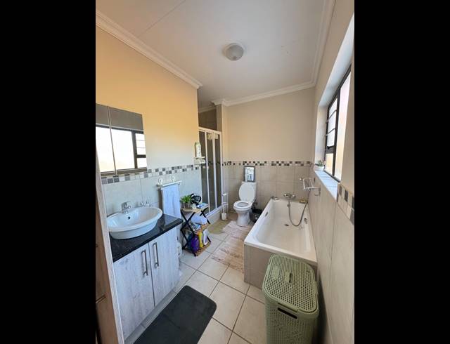3 BEDROOM TOWNHOUSE FOR SALE IN WATERVAL EAST